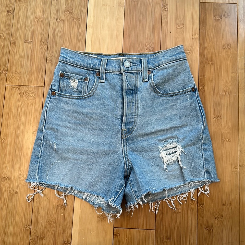 LEVI’S rib cage shorts